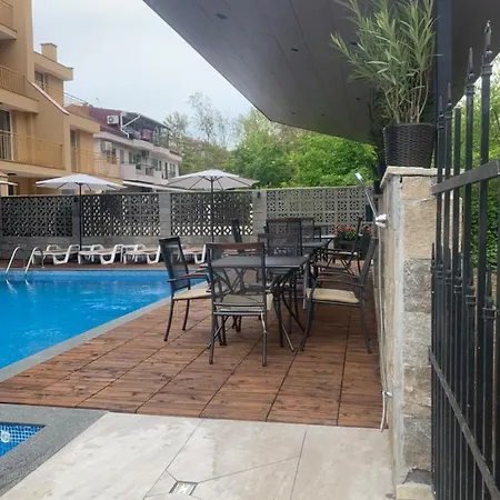 Park And Pool * Nessebar