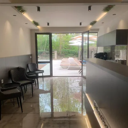 Apartament Park And Pool